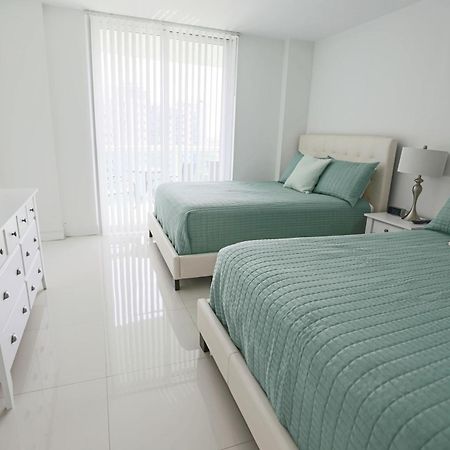 Ocean Reserve Luxury Condos Across From Sunny Isles Beach Miami Beach Bagian luar foto