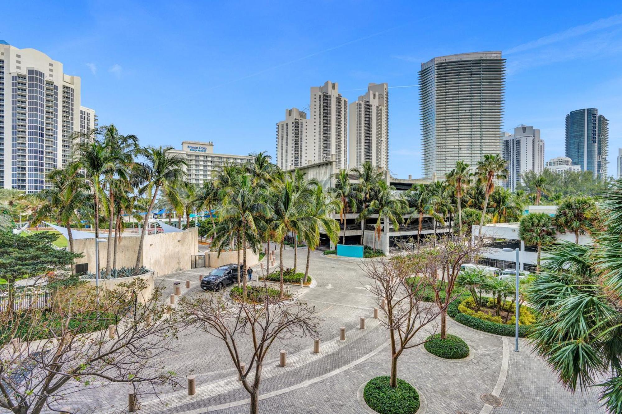 Ocean Reserve Luxury Condos Across From Sunny Isles Beach Miami Beach Bagian luar foto