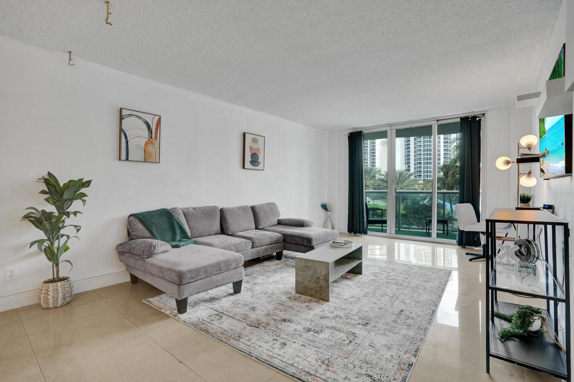 Ocean Reserve Luxury Condos Across From Sunny Isles Beach Miami Beach Bagian luar foto