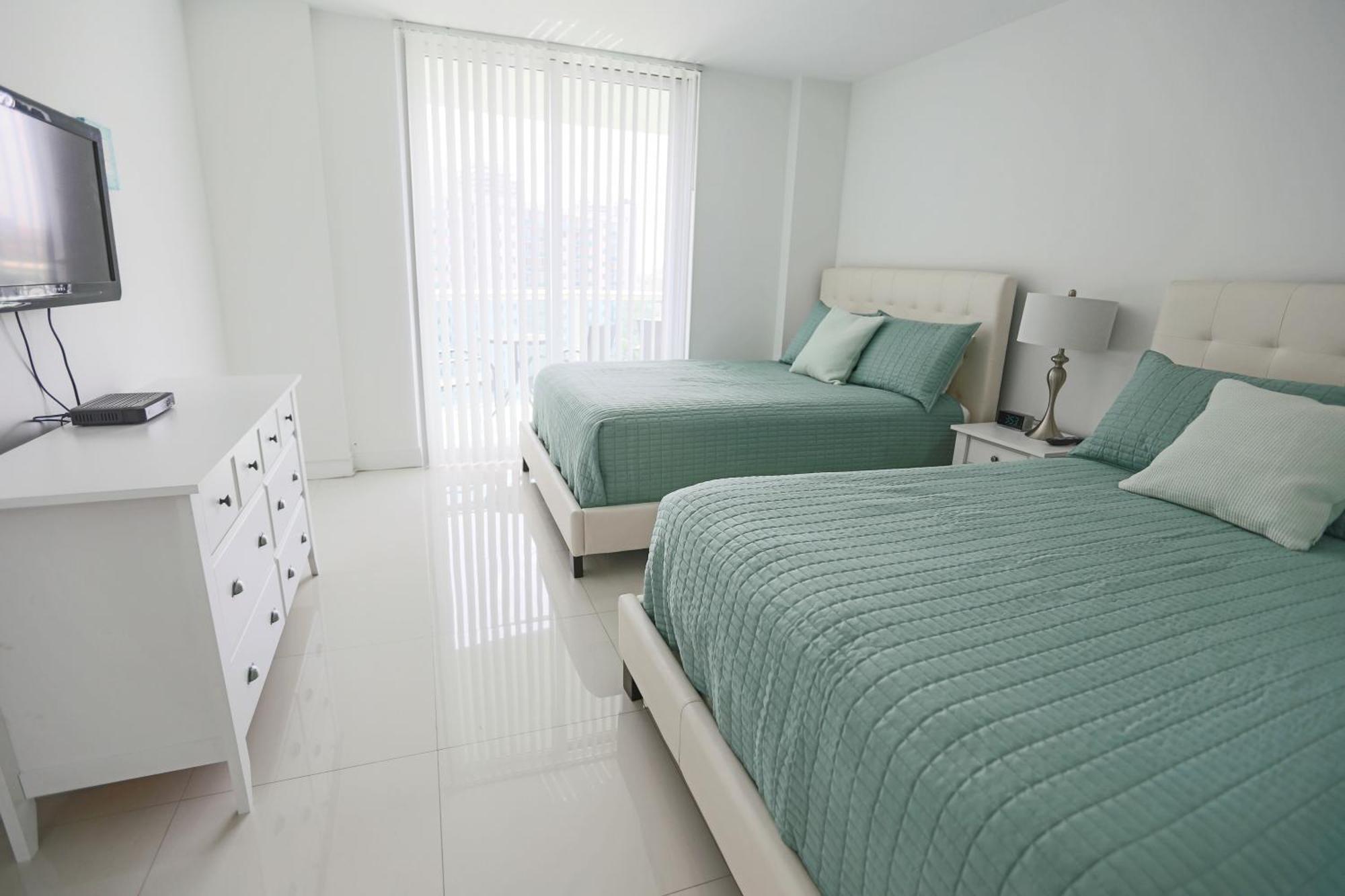 Ocean Reserve Luxury Condos Across From Sunny Isles Beach Miami Beach Bagian luar foto