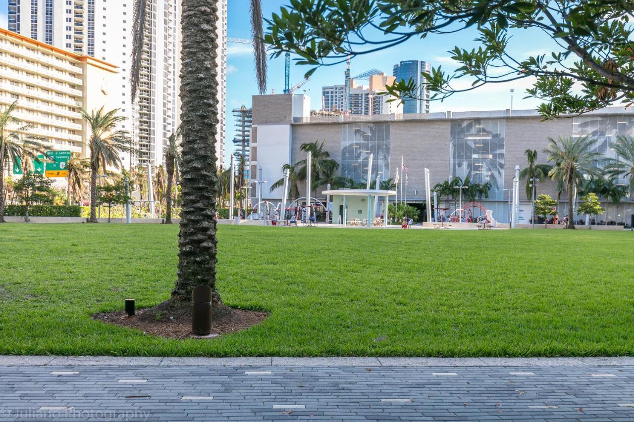 Ocean Reserve Luxury Condos Across From Sunny Isles Beach Miami Beach Bagian luar foto