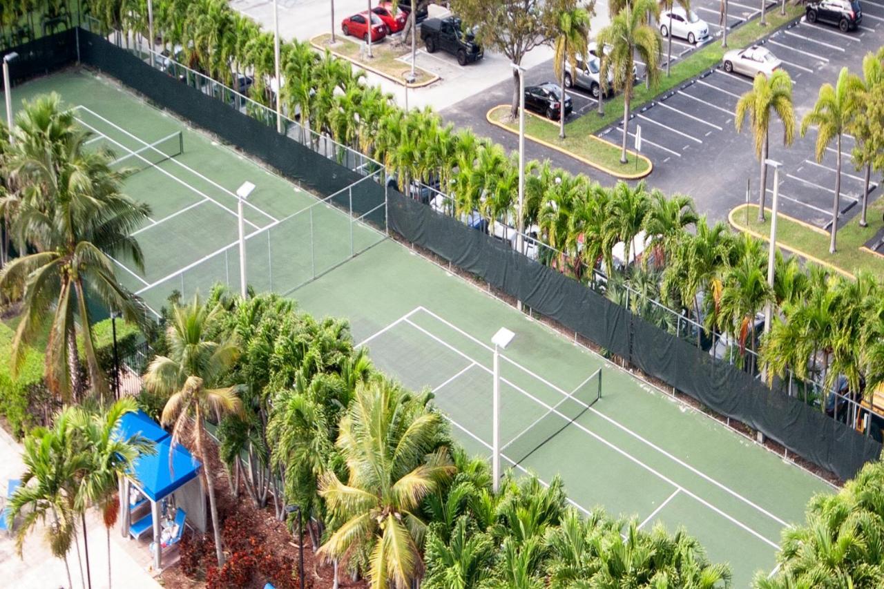 Ocean Reserve Luxury Condos Across From Sunny Isles Beach Miami Beach Bagian luar foto